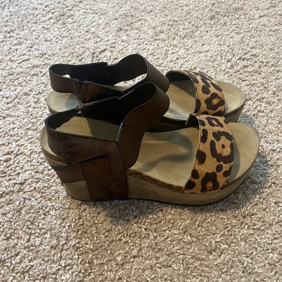 Pierre Dumas Wedges | Size 8.5 | OTBT Lookalikes - Picture 2 of 4